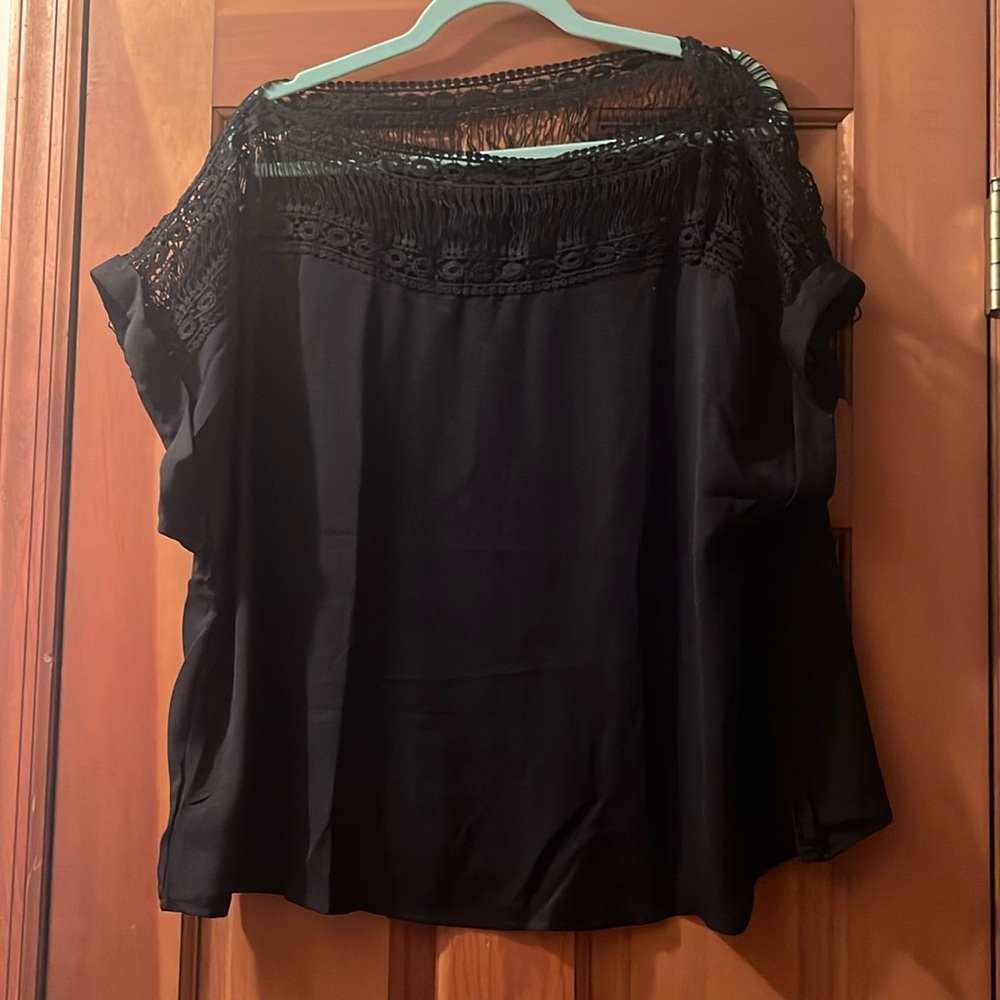SHEIN Relaxiva Vacation Leisure Solid Color Lace Splicing Batwing Sleeve Shirt
